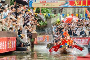 127天后再登场！芒特庆祝赢球：这就是成为这个团队一份子的意义